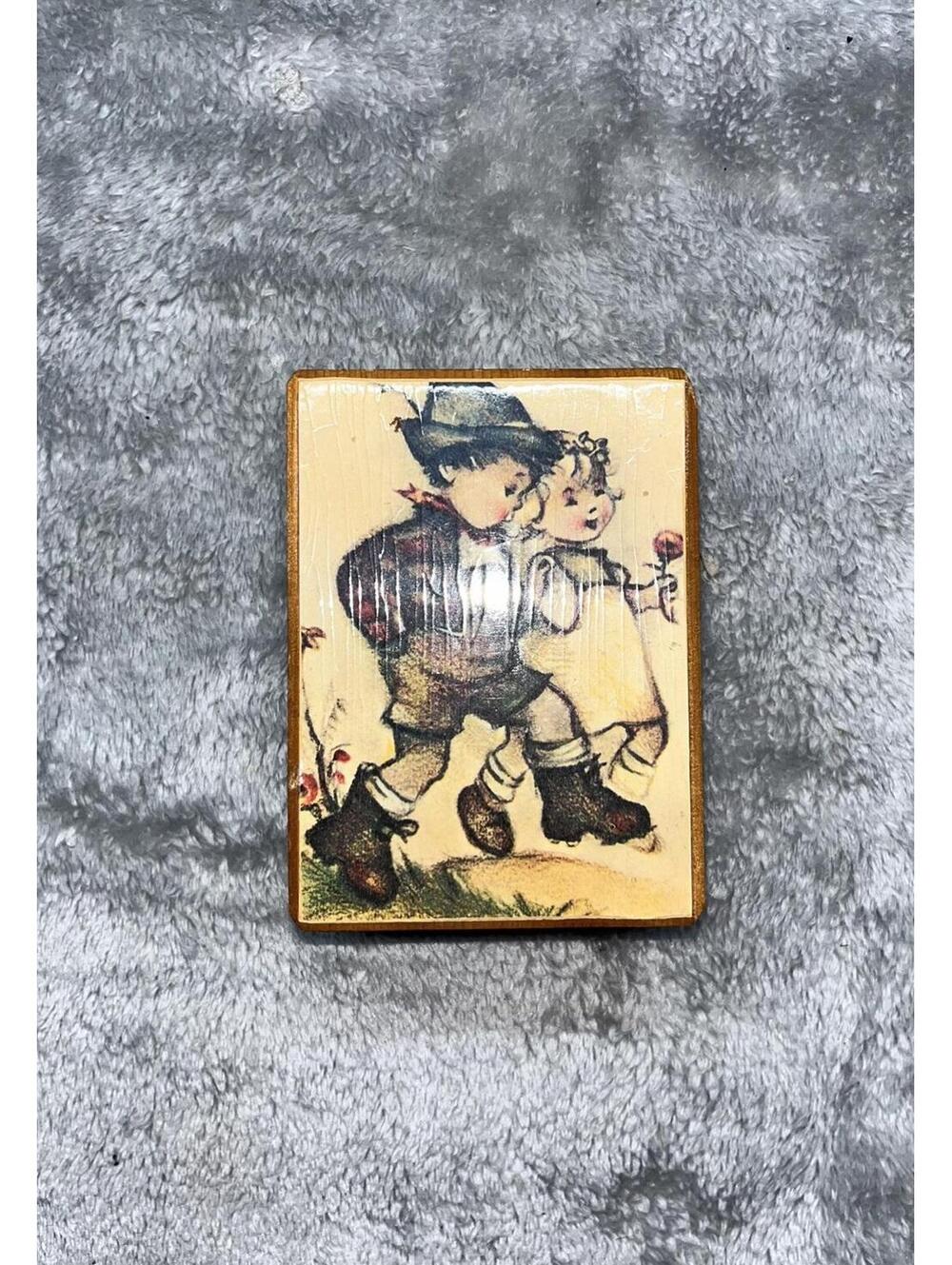 Hummel - Vintage Wood Music Box Toyo "Raindrops Are Falling On My Head" Works